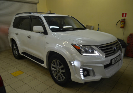 Аэродинамический обвес Wald на Lexus LX 570